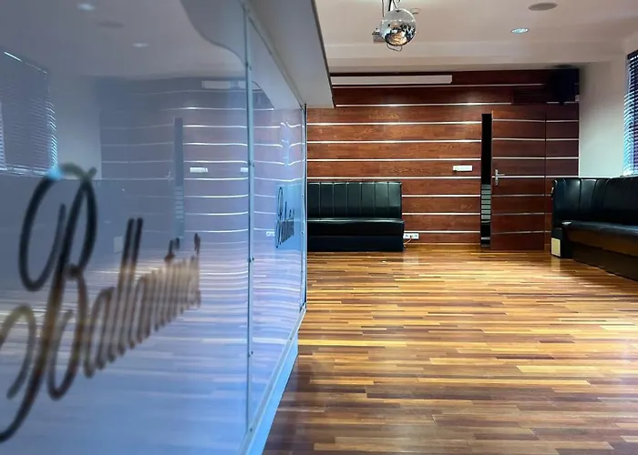 Promyk Wellness & فندق كارباش